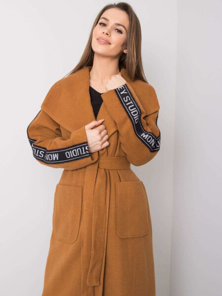 Длинное коричневое пальто с поясом и принтом на рукавах Factory Price