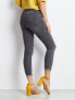 Фото #3 товара Женские джинсы скинни со средней посадкой укороченные рваные серые Factory Price